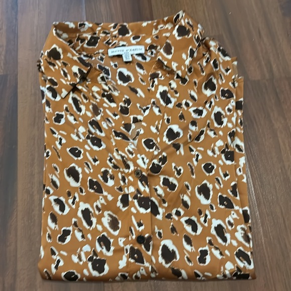 Madison d’Amelie Paris Leopard or Cheetah Animal Print Button Down Small - Picture 10 of 10